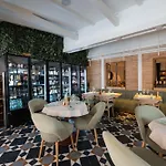 Barrique Garden - Breakfast & Restaurant - Old Town -officially Classified