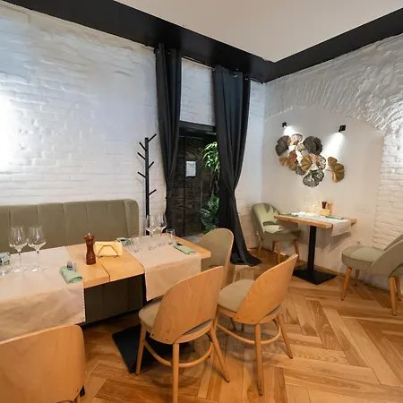 Barrique Garden - Breakfast & Restaurant - Old Town -officially Classified Maison d'hôtes
