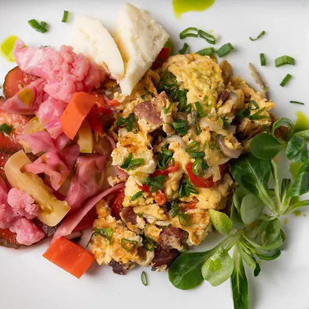 Barrique Garden - Breakfast & Restaurant - Old Town -officially Classified Гостьовий будинок Брашов