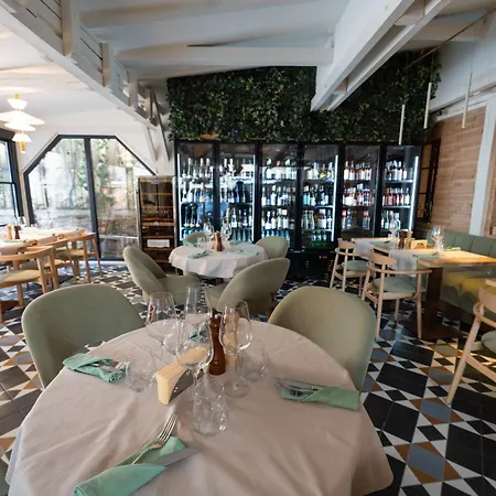 Barrique Garden - Breakfast & Restaurant - Old Town -officially Classified Гостьовий будинок