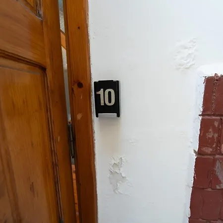 Гостьовий будинок Barrique Garden - Breakfast & Restaurant - Old Town -officially Classified Брашов
