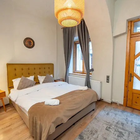 Barrique Garden - Breakfast & Restaurant - Old Town -officially Classified Гостьовий будинок 3*