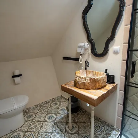 Гостьовий будинок Barrique Garden - Breakfast & Restaurant - Old Town -officially Classified 3*