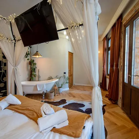 Гостьовий будинок Barrique Garden - Breakfast & Restaurant - Old Town -officially Classified Брашов