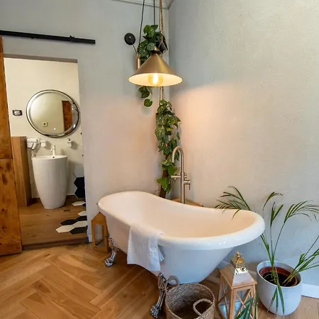 Barrique Garden - Breakfast & Restaurant - Old Town -officially Classified Гостьовий будинок 3*