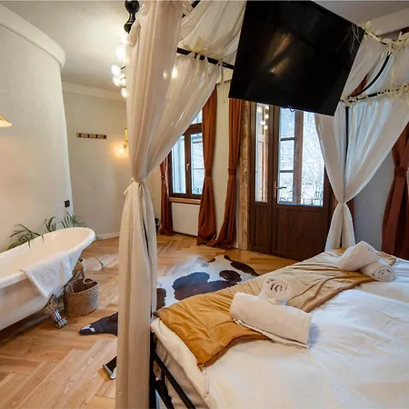 Гостьовий будинок Barrique Garden - Breakfast & Restaurant - Old Town -officially Classified 3*
