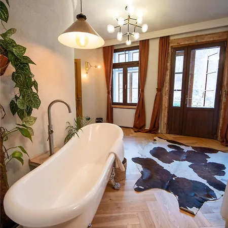 Barrique Garden - Breakfast & Restaurant - Old Town -officially Classified Гостьовий будинок 3*