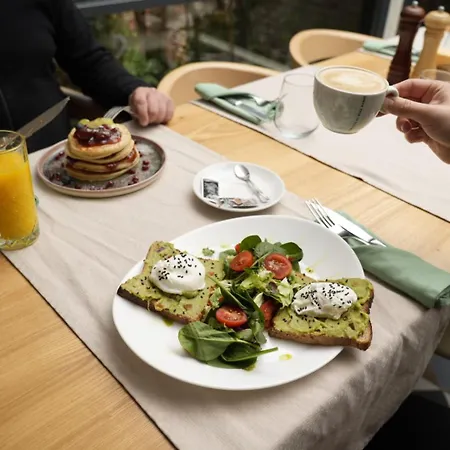 Barrique Garden - Breakfast & Restaurant - Old Town -officially Classified Гостьовий будинок