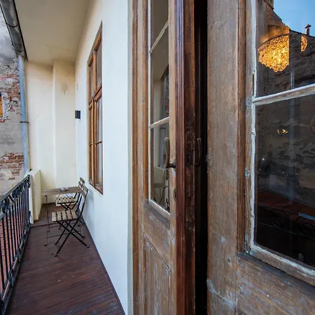Barrique Garden - Breakfast & Restaurant - Old Town -officially Classified Гостьовий будинок Брашов